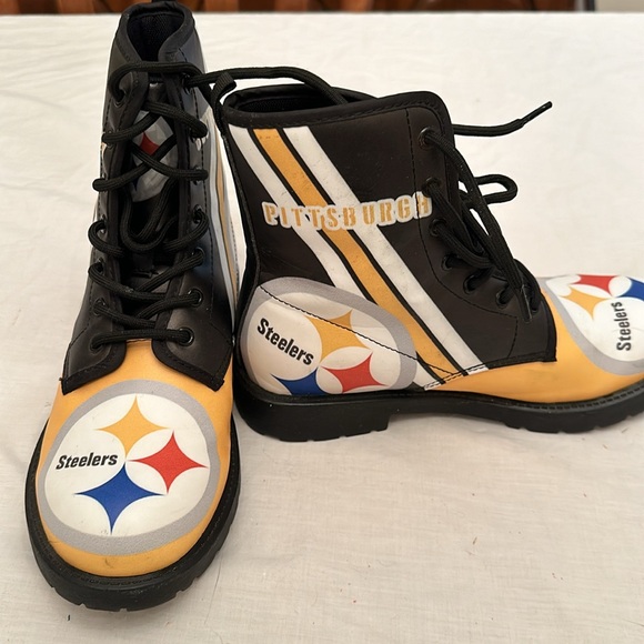 Steelers boots with laces. - Picture 3 of 4